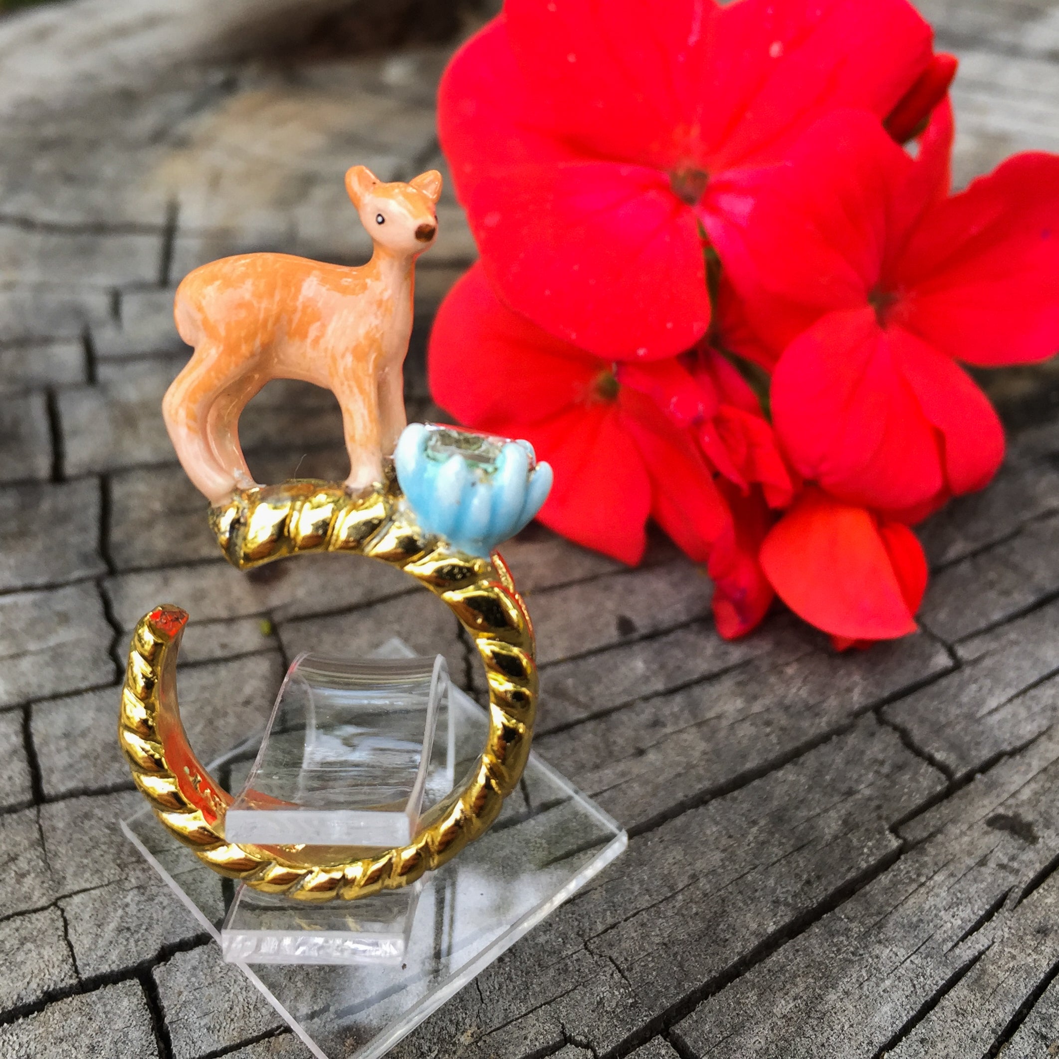 Anillo Ciervo Zircón de Cristal