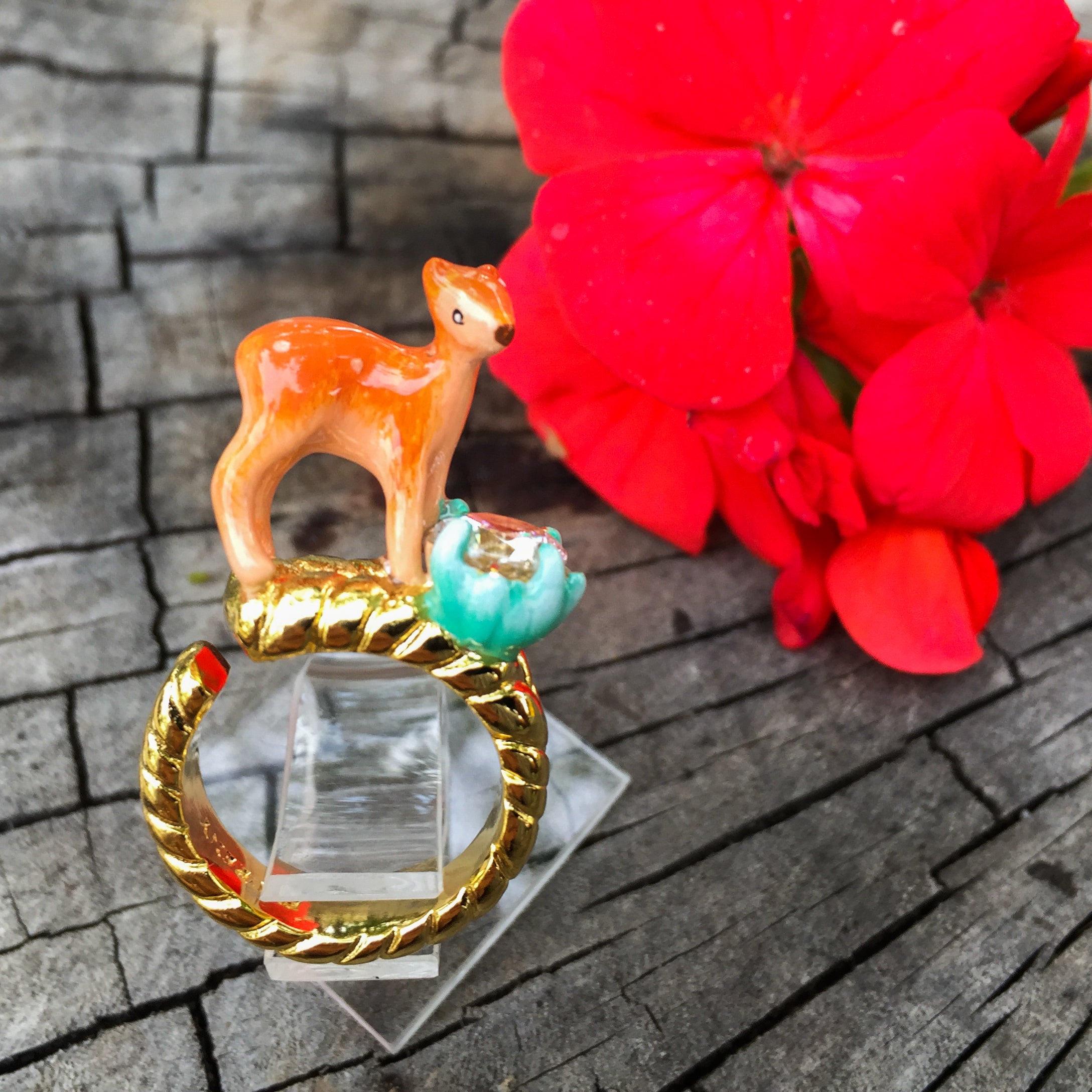 Anillo Ciervo Zircón de Cristal