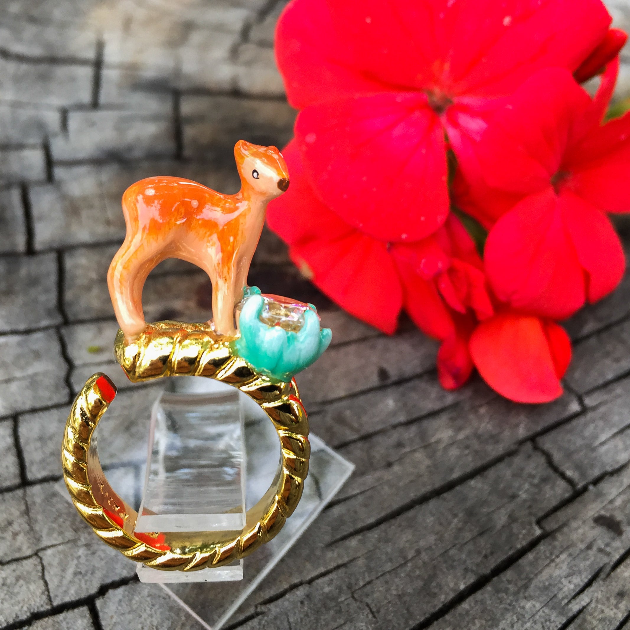 Anillo Ciervo Zircón de Cristal