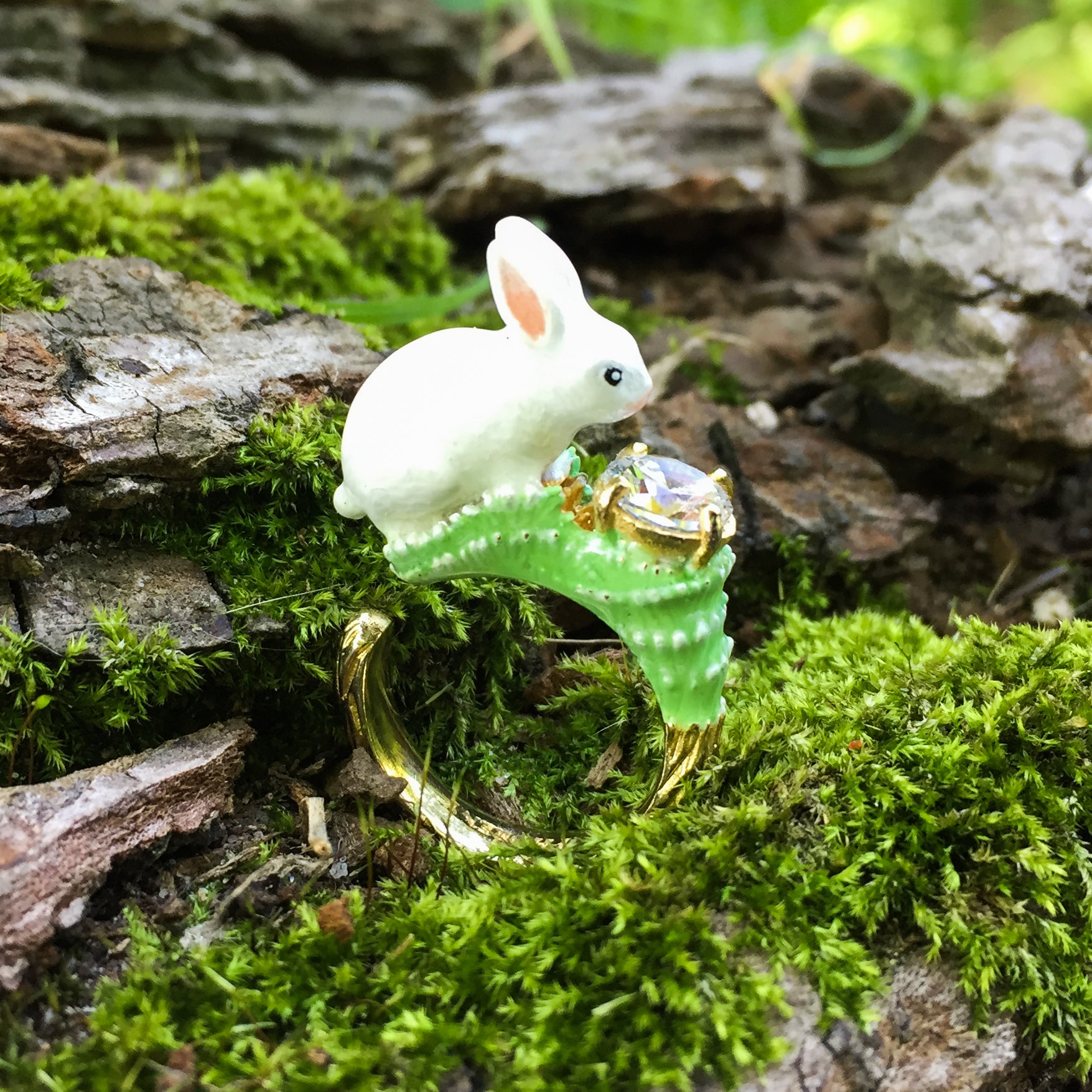 Anillo Conejo Zircón de Cristal Pasto