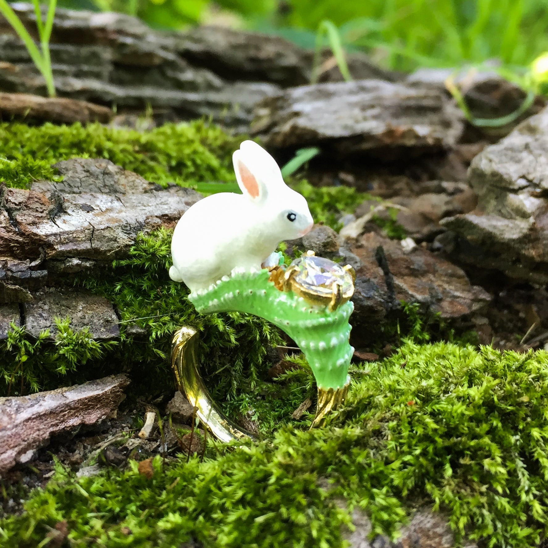 Anillo Conejo Zircón de Cristal Pasto