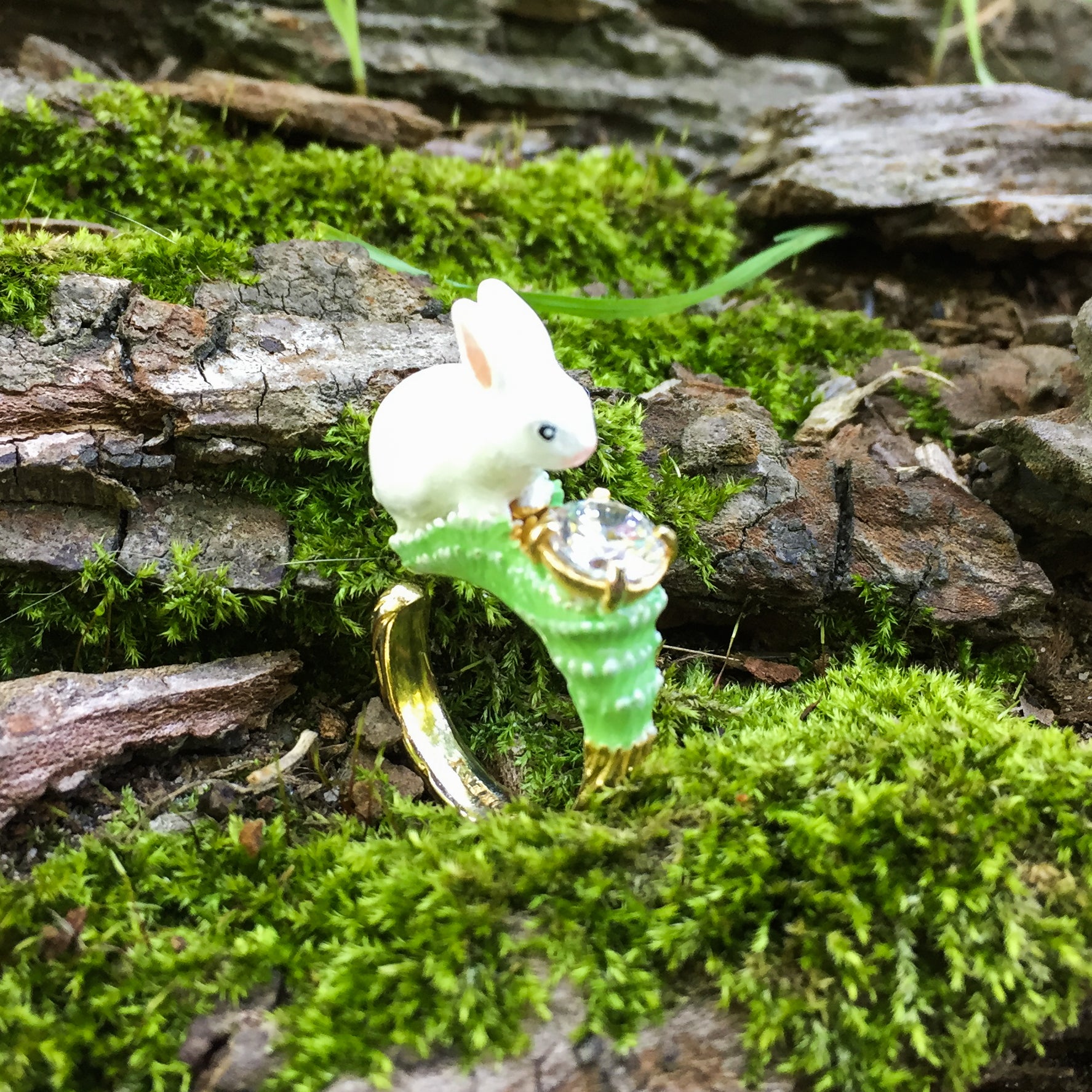 Anillo Conejo Zircón de Cristal Pasto