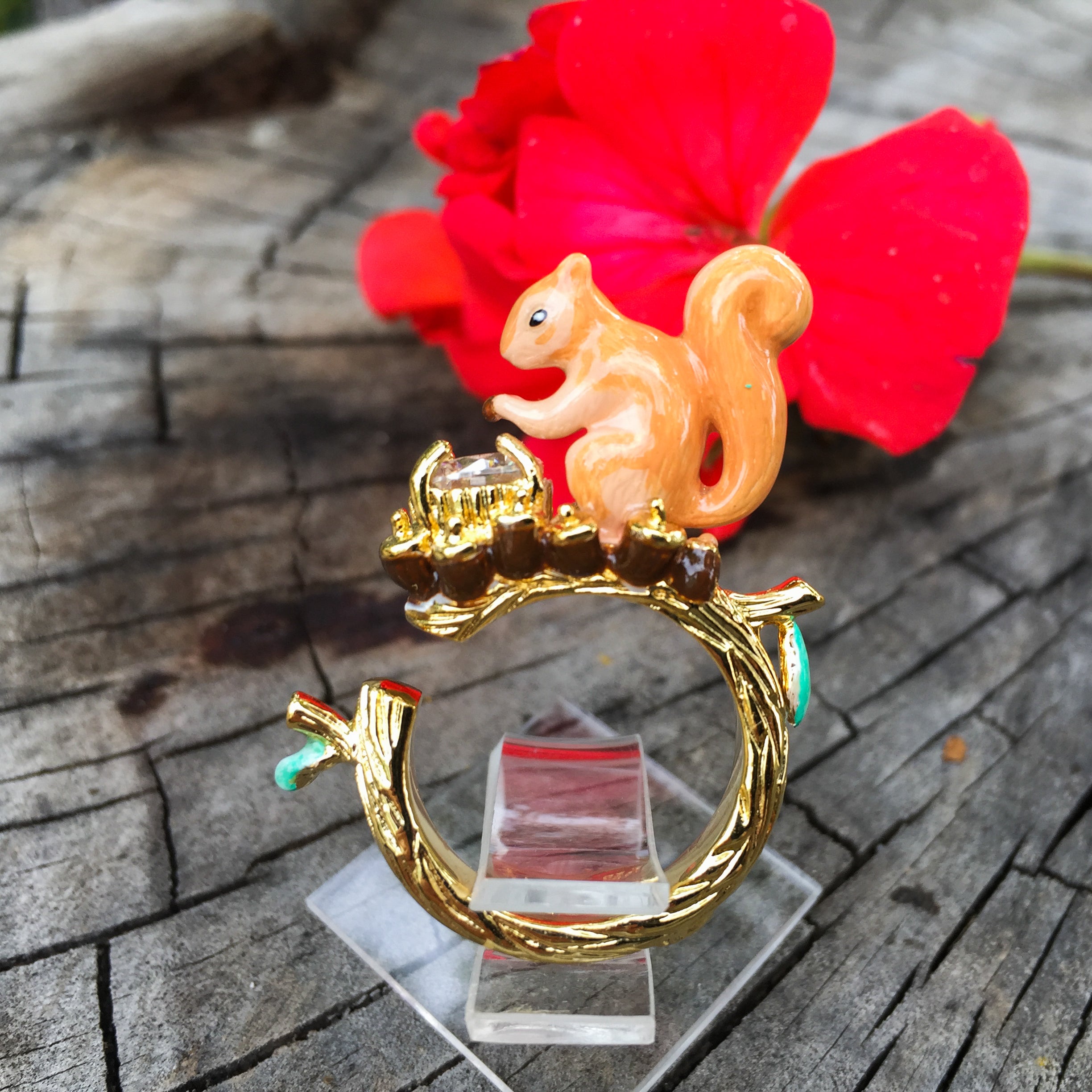 Anillo Ardilla Zircón de Cristal