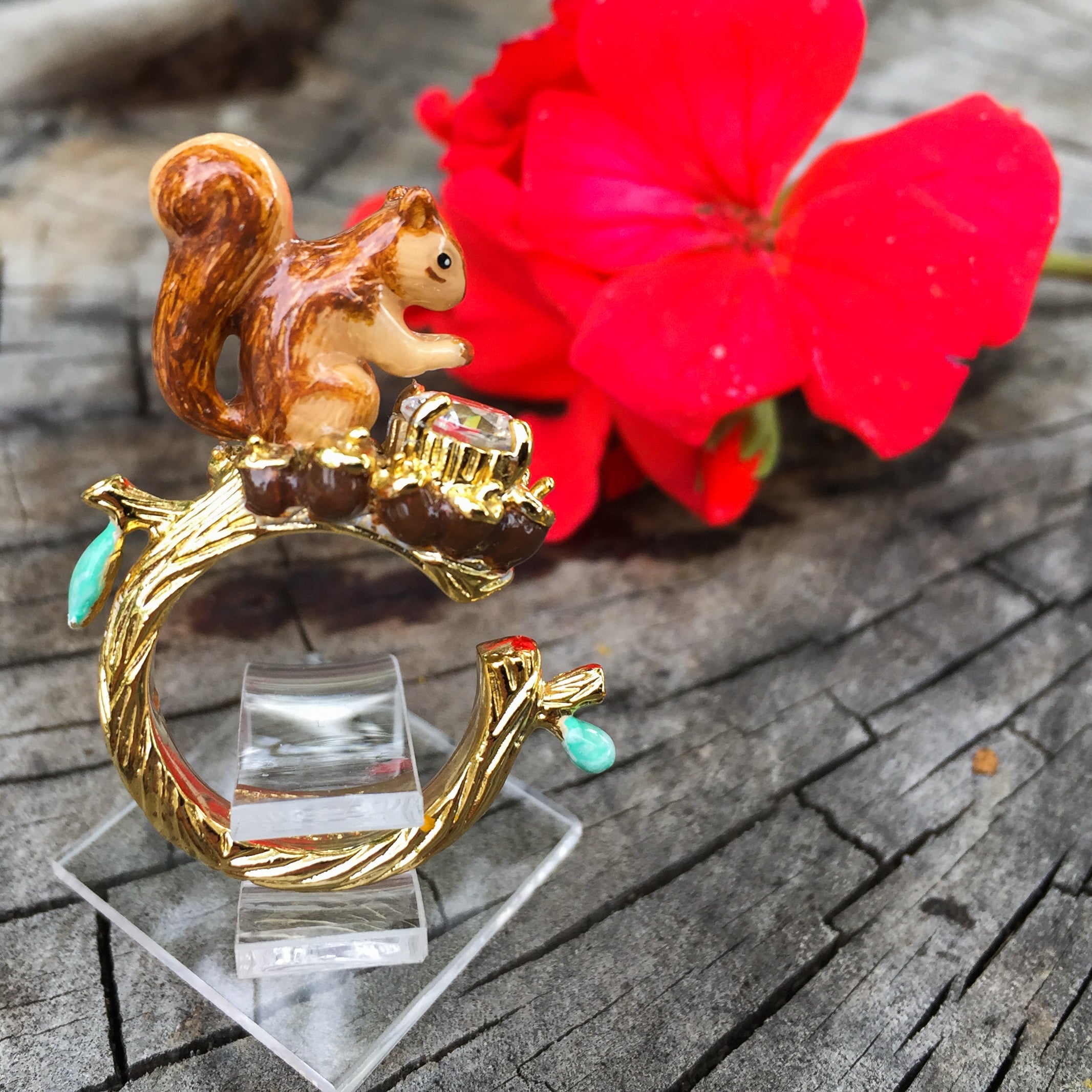 Anillo Ardilla Zircón de Cristal